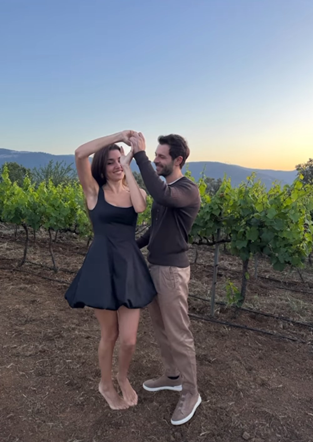 Hande Erçel ile Hakan Sabancı, ikinci yıl dönümlerini kutladı - 8