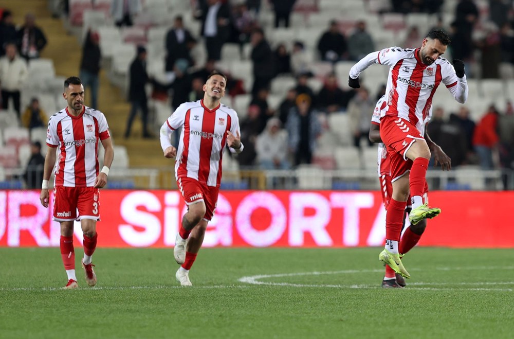 İstek Çalımbay, Fenerbahçe maçı sonrası esti gürledi: "Öyle bir şey yok, kabul etmiyorum" 79 DwBRVPov7k2segc4o3nb6A