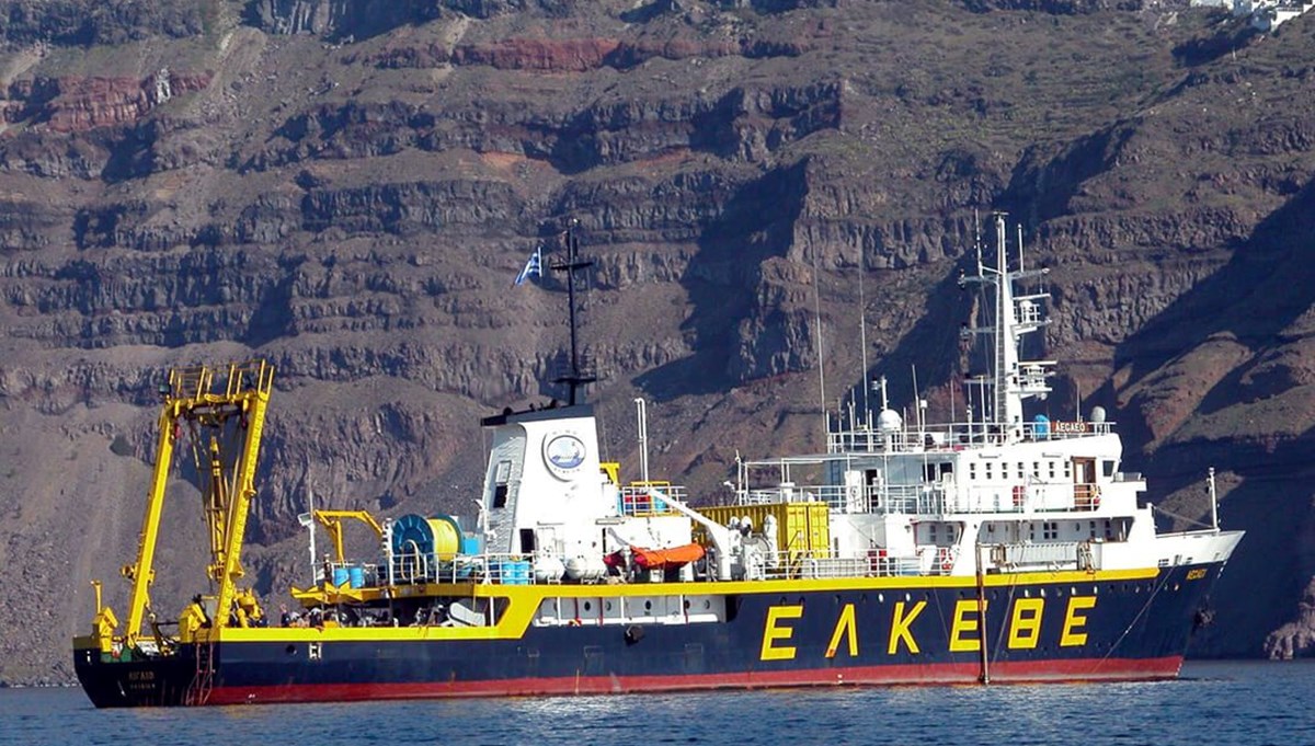 Santorini'de volkanik keşif: Depremlere cevap aramak için dünyanın derinliklerine iniyorlar Santorini'de volkanik keşif: Depremlere cevap aramak için dünyanın derinliklerine iniyorlar