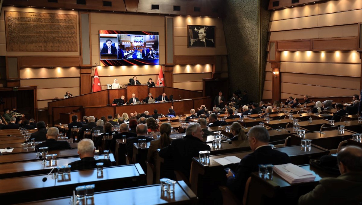 İBB'nin 11 ilçedeki taşınmaz satışına Meclis'ten onay çıktı İBB'nin 11 ilçedeki taşınmaz satışına Meclis'ten onay çıktı