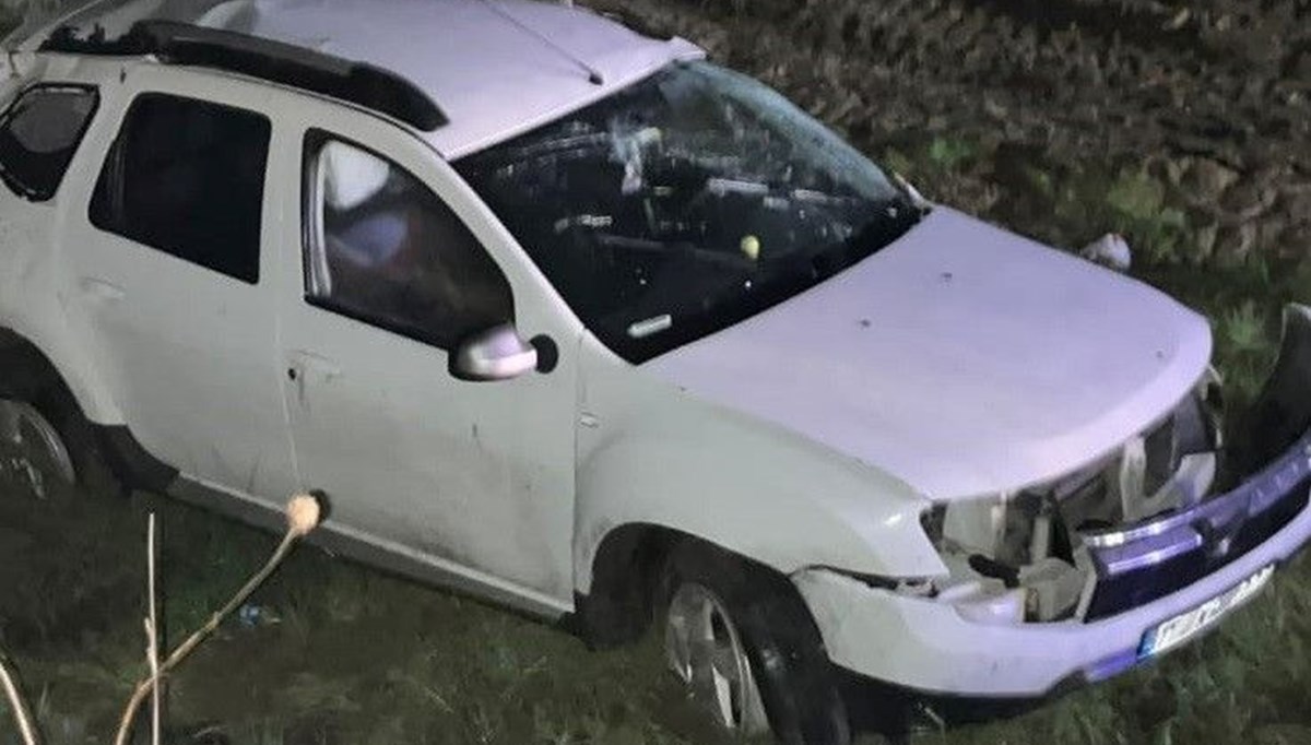 Bursa'da otomobil tarlaya devrildi: 2 ölü Bursa'da otomobil tarlaya devrildi: 2 ölü