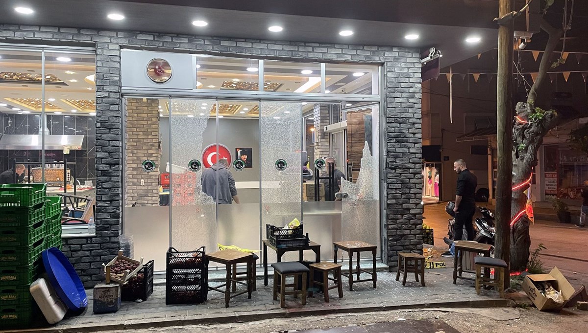 İzmir'de kahvehaneye silahlı saldırı: 1 ölü, 5 yaralı İzmir'de kahvehaneye silahlı saldırı: 1 ölü, 5 yaralı