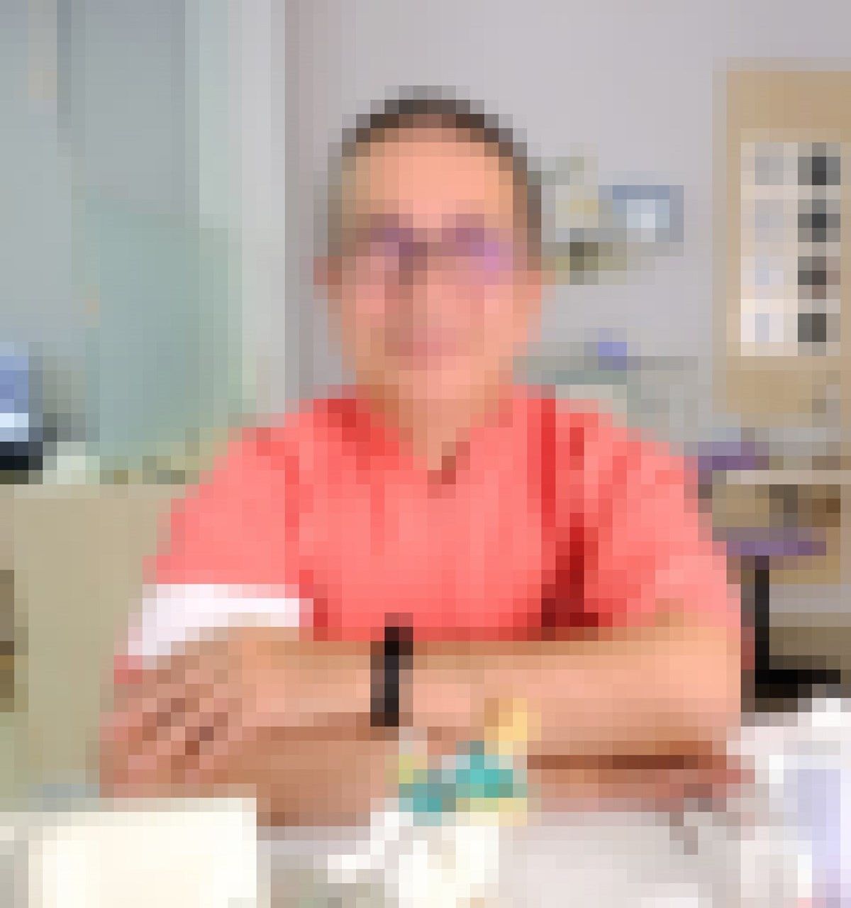 Gizlice kaydettiği mahrem görüntüleri sosyal medyada paylaşmakla suçlanan diş hekimi hakkında soruşturma başlatıldı. Gizlice kaydettiği mahrem görüntüleri sosyal medyada paylaşmakla suçlanan diş hekimi hakkında soruşturma başlatıldı.