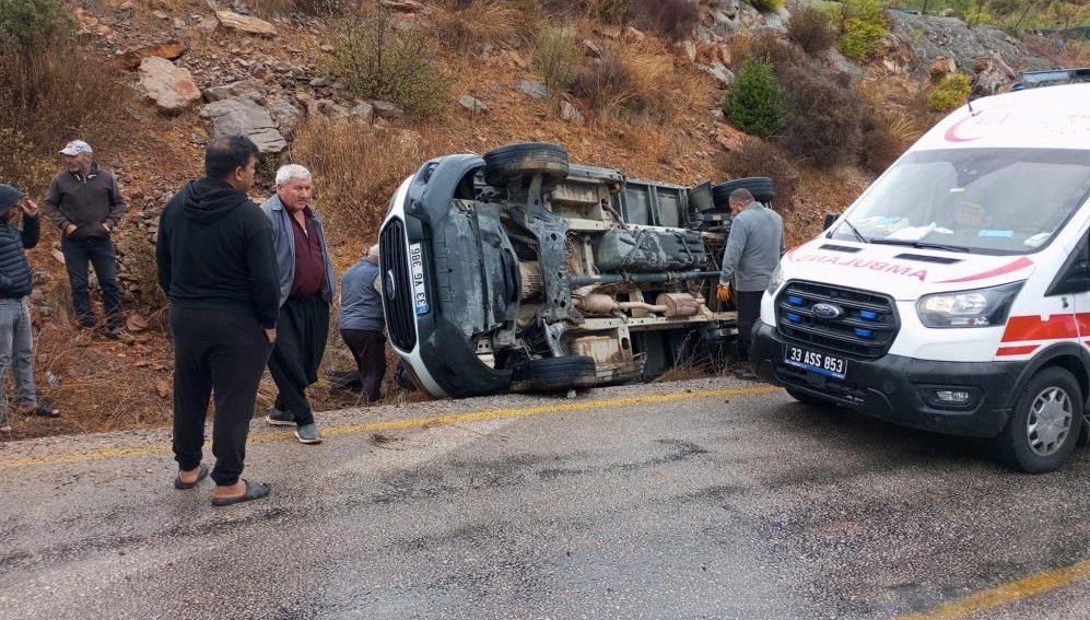 Mersin'de trafik kazası: Üç yaralı