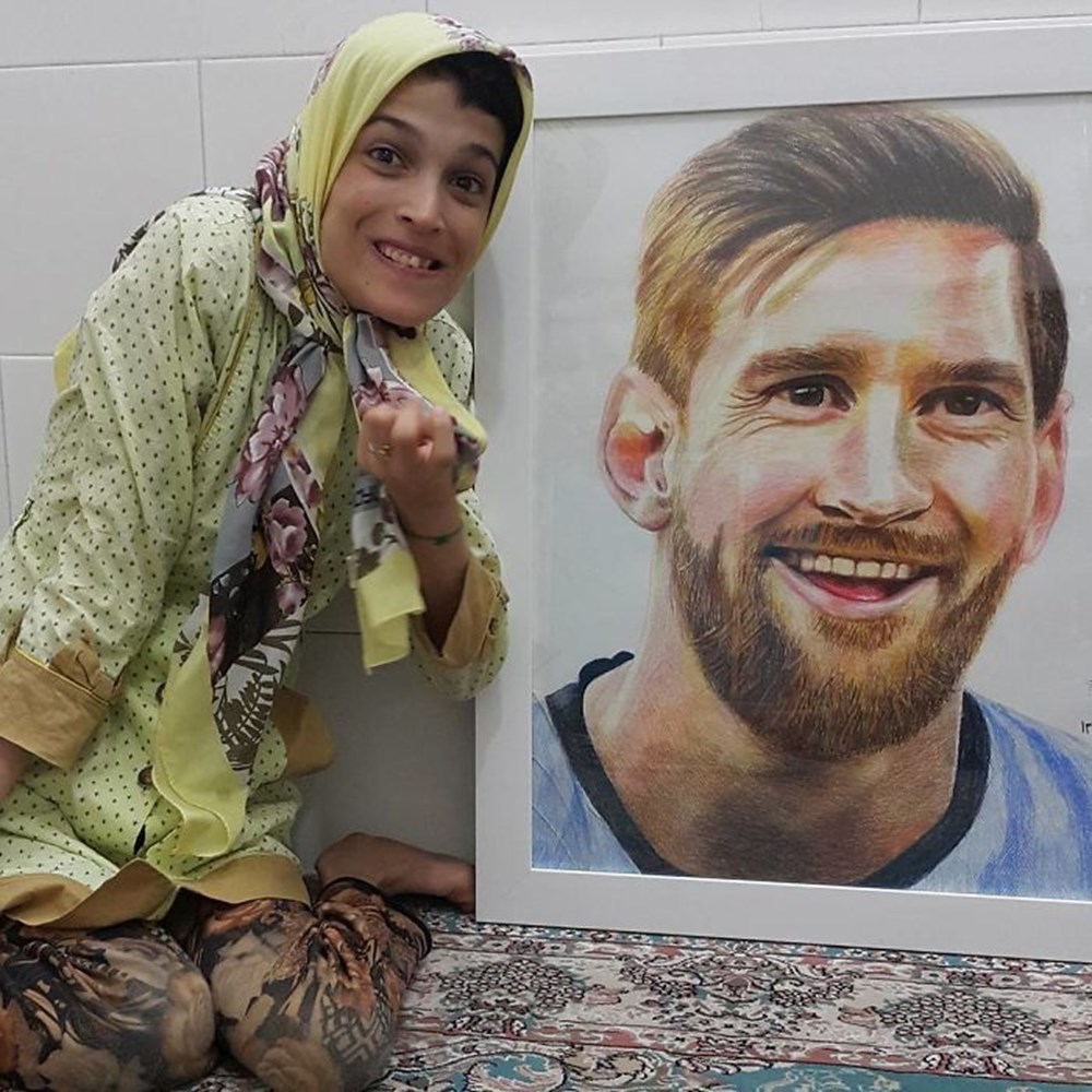 Iranian disabled painter draws pictures with his feet - 8