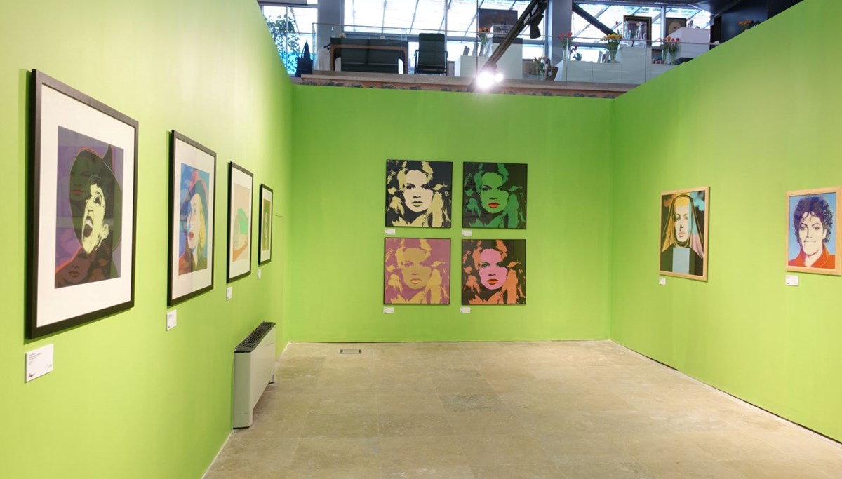 Andy Warhol-İstanbul pop-art sergisi ziyarete açıldı Andy Warhol-İstanbul pop-art sergisi ziyarete açıldı