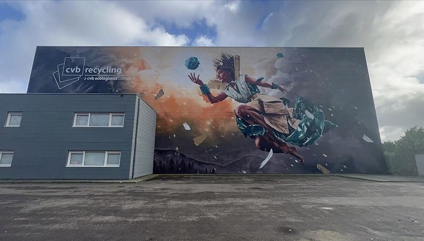 Hollanda'da geri dönüşüm fabrikasına çizilen resim 2022'nin en iyi duvar sanatı seçildi