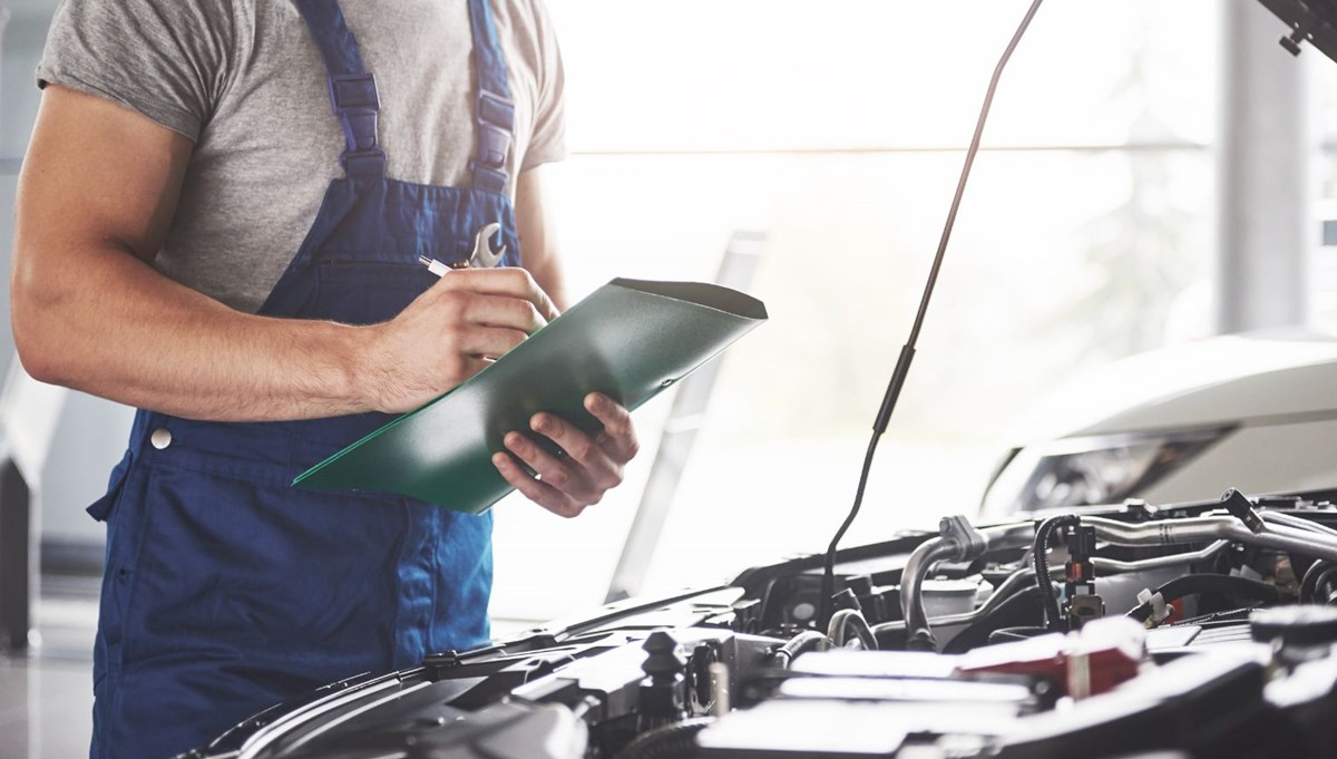 Aracının kusurlarını söyleyen ekspertiz çalışanını bıçakladı