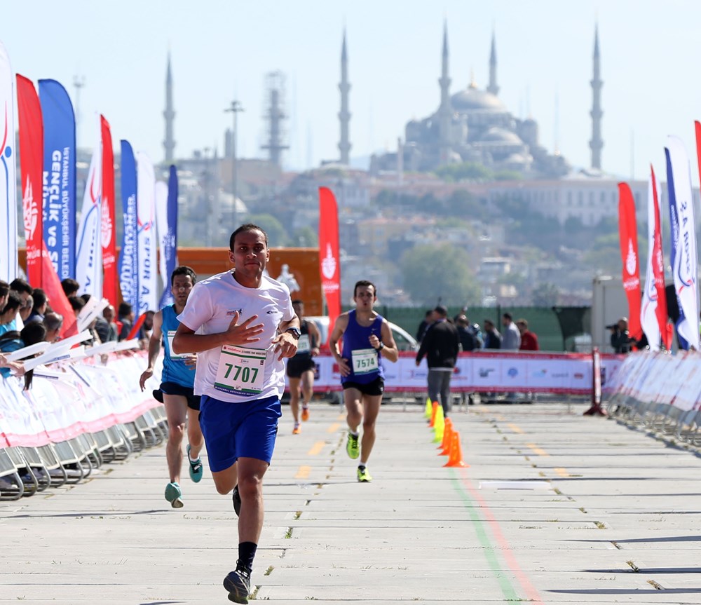 Participate in competitions. Забег в Стамбуле. Istanbul half Marathon. Стамбульский полумарафон фото. Стамбульский марафон 1996 фото.