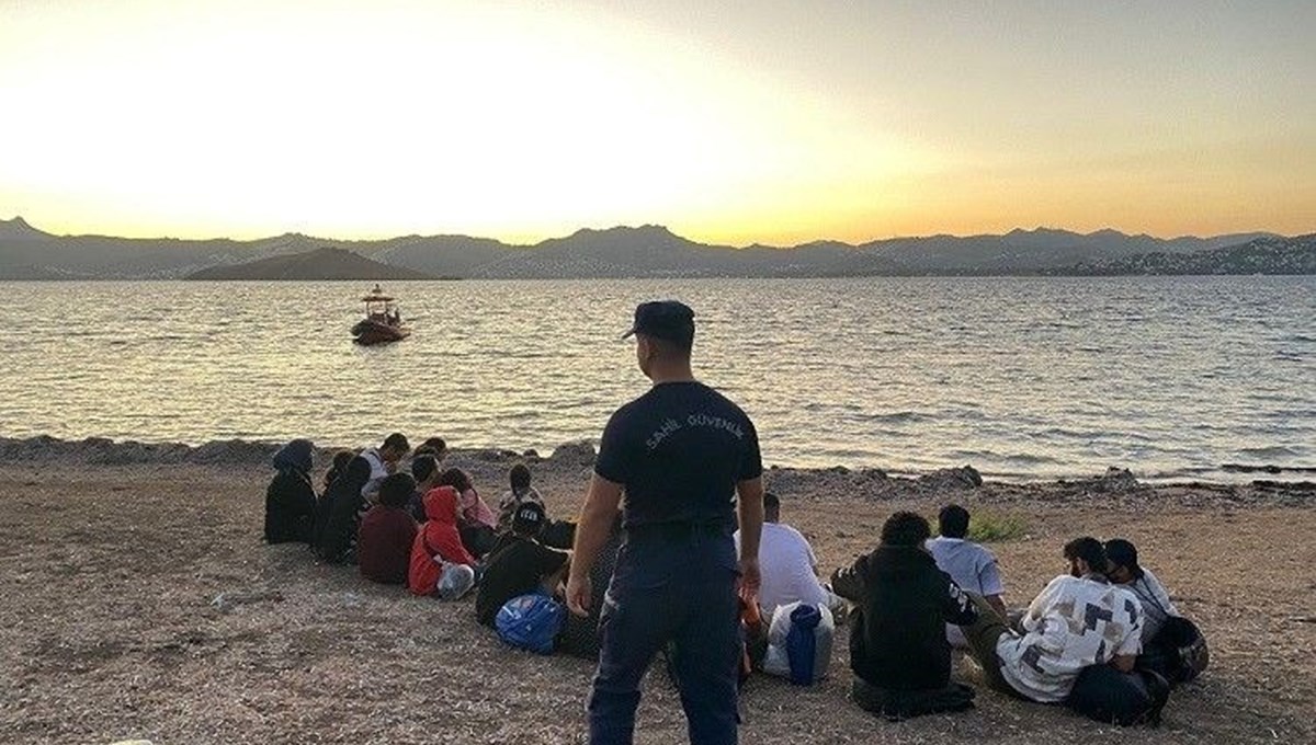 Göçmenleri taşıyan tekne battı: 1 ölü Göçmenleri taşıyan tekne battı: 1 ölü