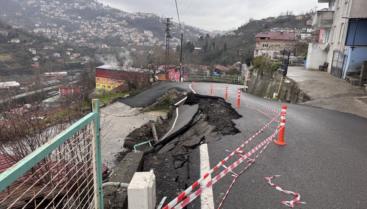 Zonguldak'ta heyelan: Yol çöktü