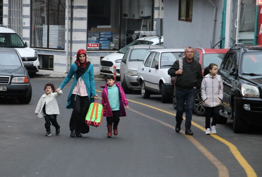 Depremin ardından 71 ilde ikinci dönemin ilk zili çaldı - 10
