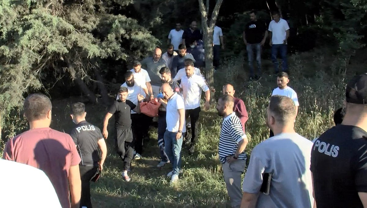 İstanbul'da korkunç olay: TEM Otoyolu kenarında ceset bulundu İstanbul'da korkunç olay: TEM Otoyolu kenarında ceset bulundu
