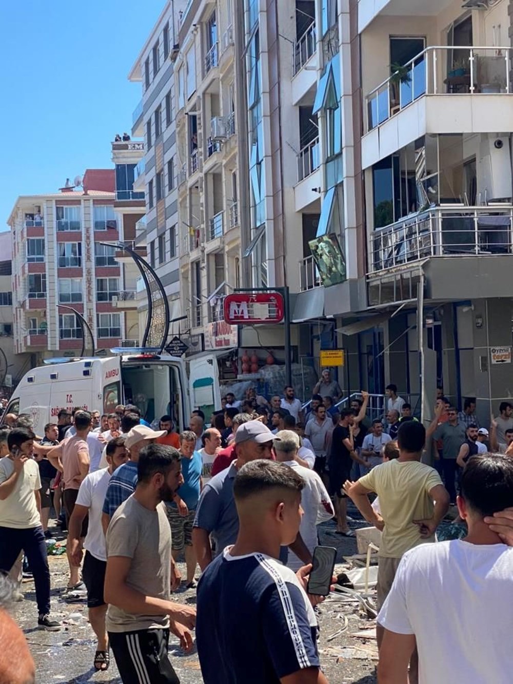 SON DAKİKA HABERİ | İzmir Torbalı'da bir binada doğalgaz patlaması: 4 ölü, 20 yaralı - 17