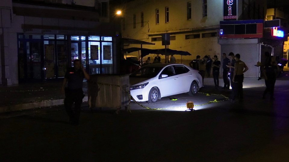 Adana'da polis ekibine silahlı saldırı - 1