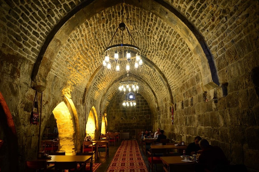 Bitlis'te 5 asırlık han ziyaretçilerini zamanda yolculuğa çıkarıyor - 3