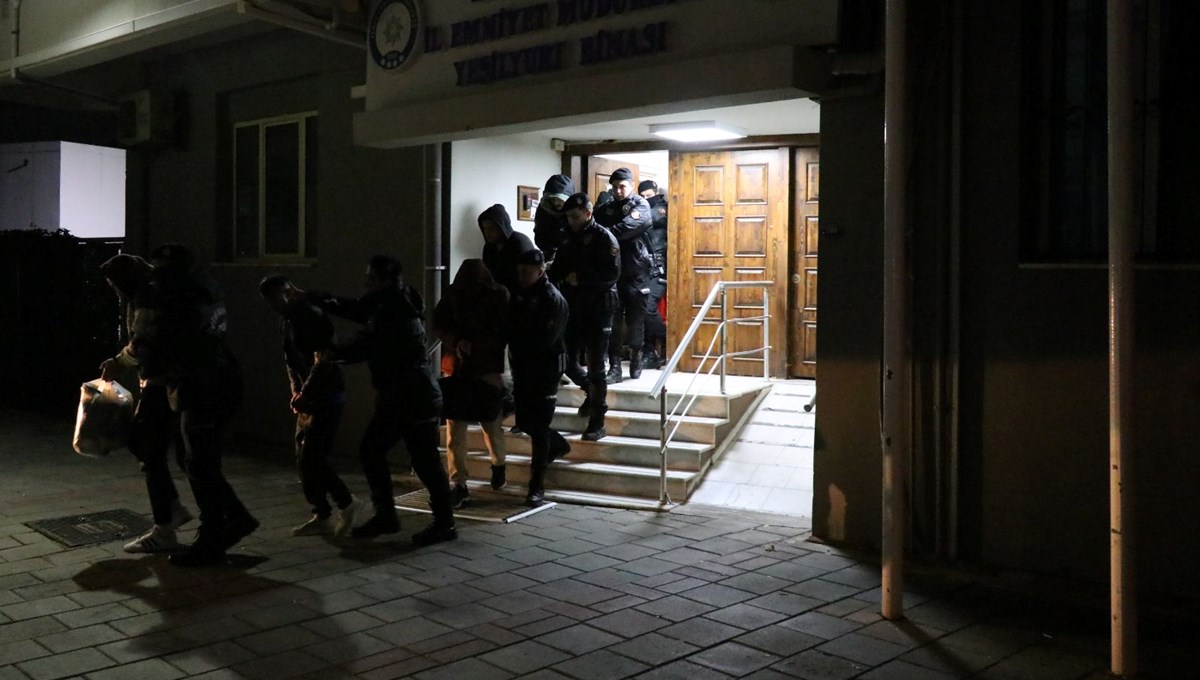 Sibergöz-7 Operasyonu'nda 53 şüpheli adliyeye sevk edildi Sibergöz-7 Operasyonu'nda 53 şüpheli adliyeye sevk edildi