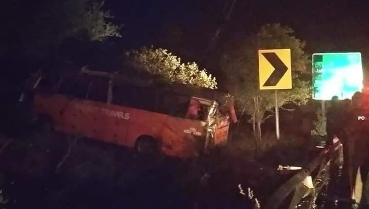 Pakistan'da katliam gibi kaza: 15 ölü, 20 yaralı