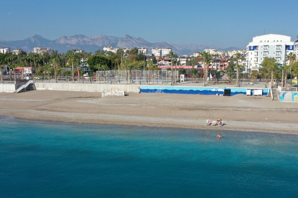 Antalya'da sahiller turistlere kaldı - 8