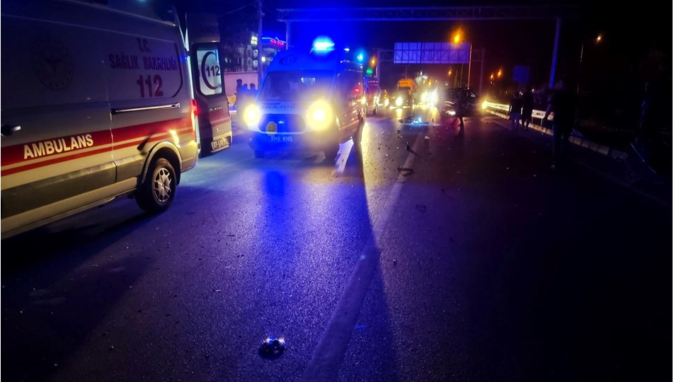 Antalya'da feci kaza: Yaya geçidinde otomobilin çarptığı 3 kadın hayatını kaybetti