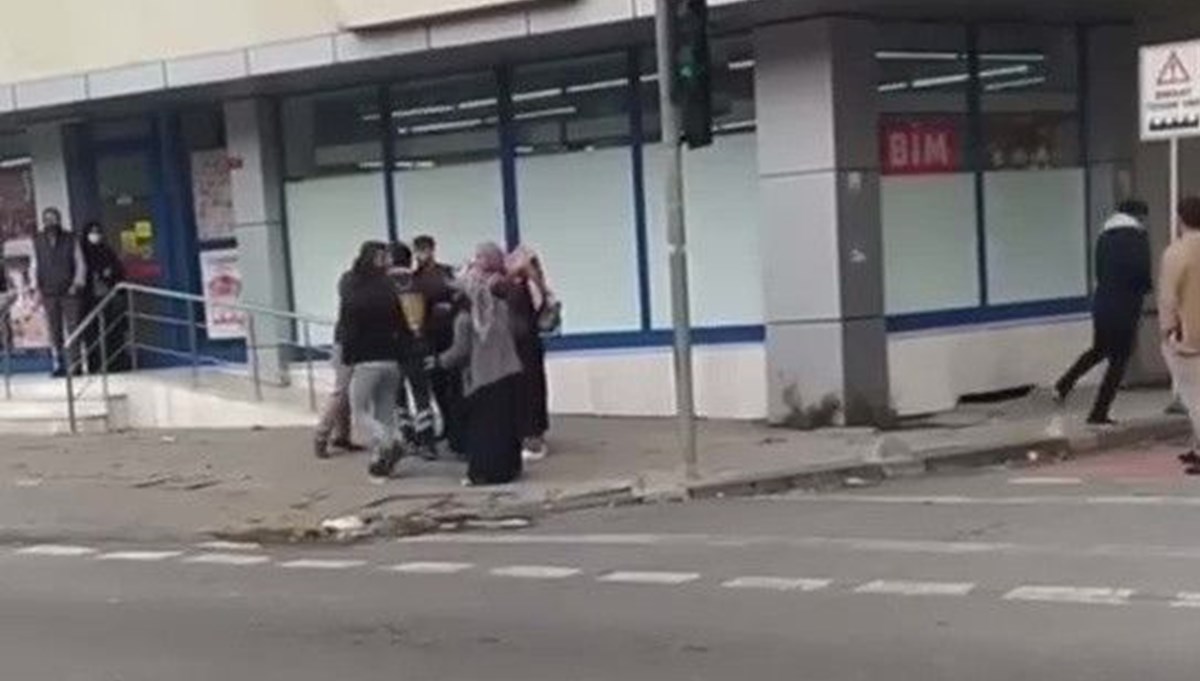 Bağcılar’da ‘halı silkeleme’ kavgası kanlı bitti: 3 yaralı