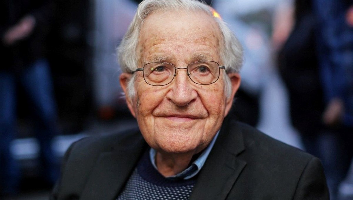 Yüzyılın en büyük düşünürlerinden Noam Chomsky artık konuşamıyor