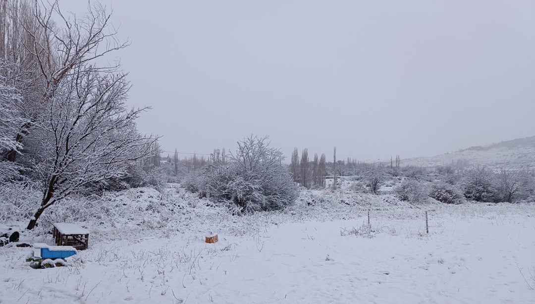 Sivas'ta kar ve tipi nedeniyle 906 köy yolu ulaşıma kapandı