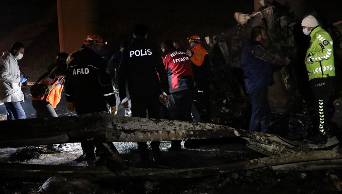 Köprüden düşen TIR alev aldı: 2 ölü, 1 yaralı