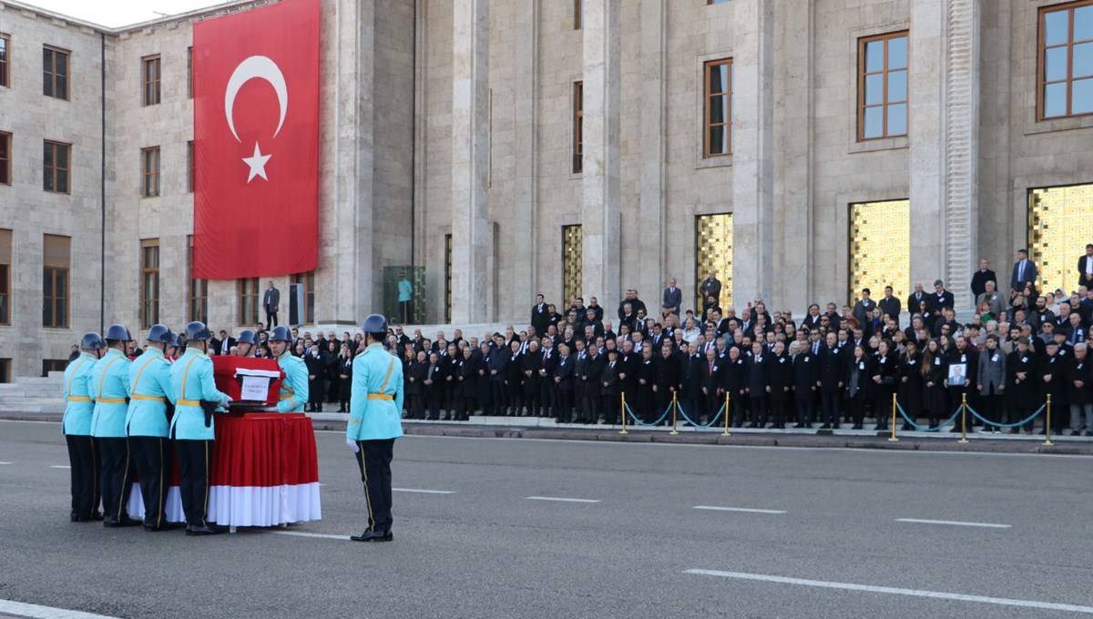 Eski bakanlardan Yaşar Okuyan için Meclis'te cenaze töreni düzenlendi