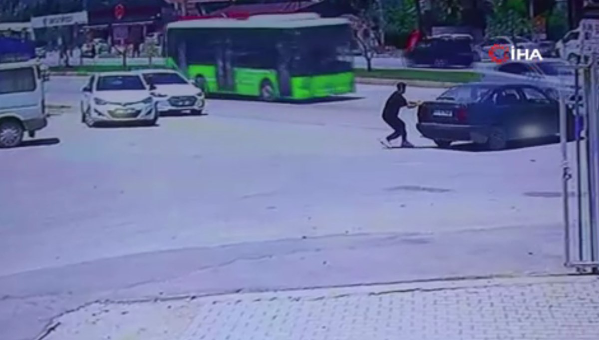 El frenini çekmeyi unuttu