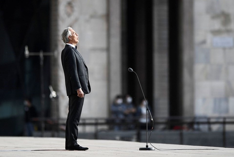 İtalyan tenor Andrea Bocelli'nin paskalya konserini 32 milyon kişi seyretti - 2