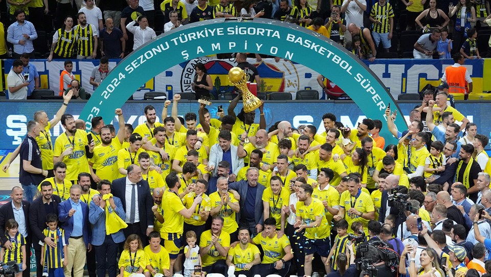 Fenerbahçe Beko, Anadolu Efes'i devirip şampiyon oldu - 3