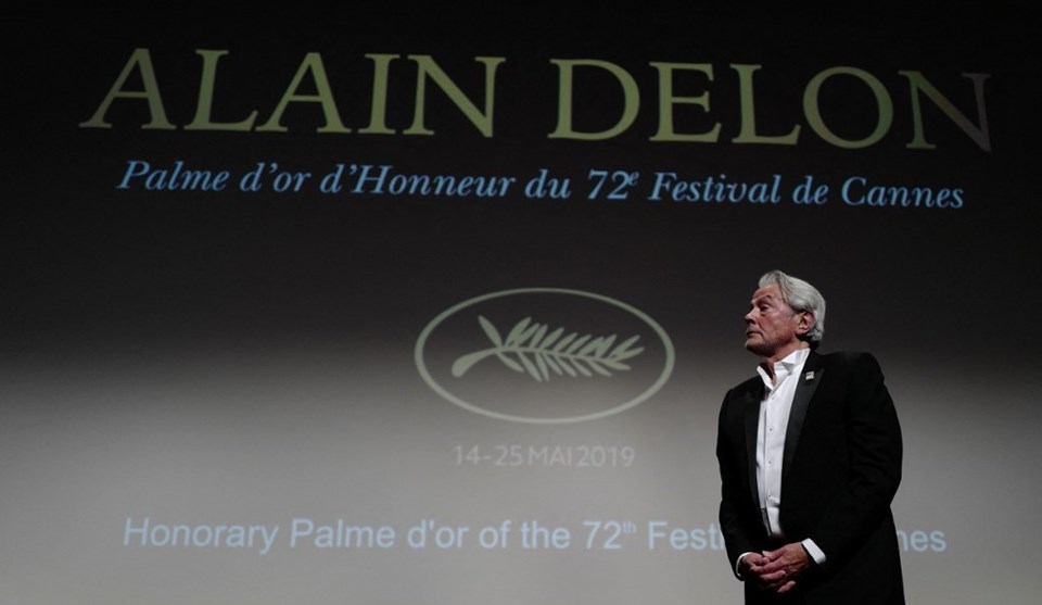 Fransız yıldız Alain Delon'un evinden cephanelik çıktı: 72 silah ve 3 bin mermi ele geçirildi - 1
