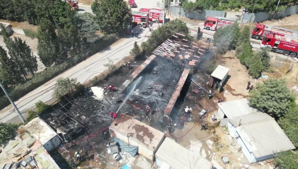 Gebze'de yediemin otoparkında yangın