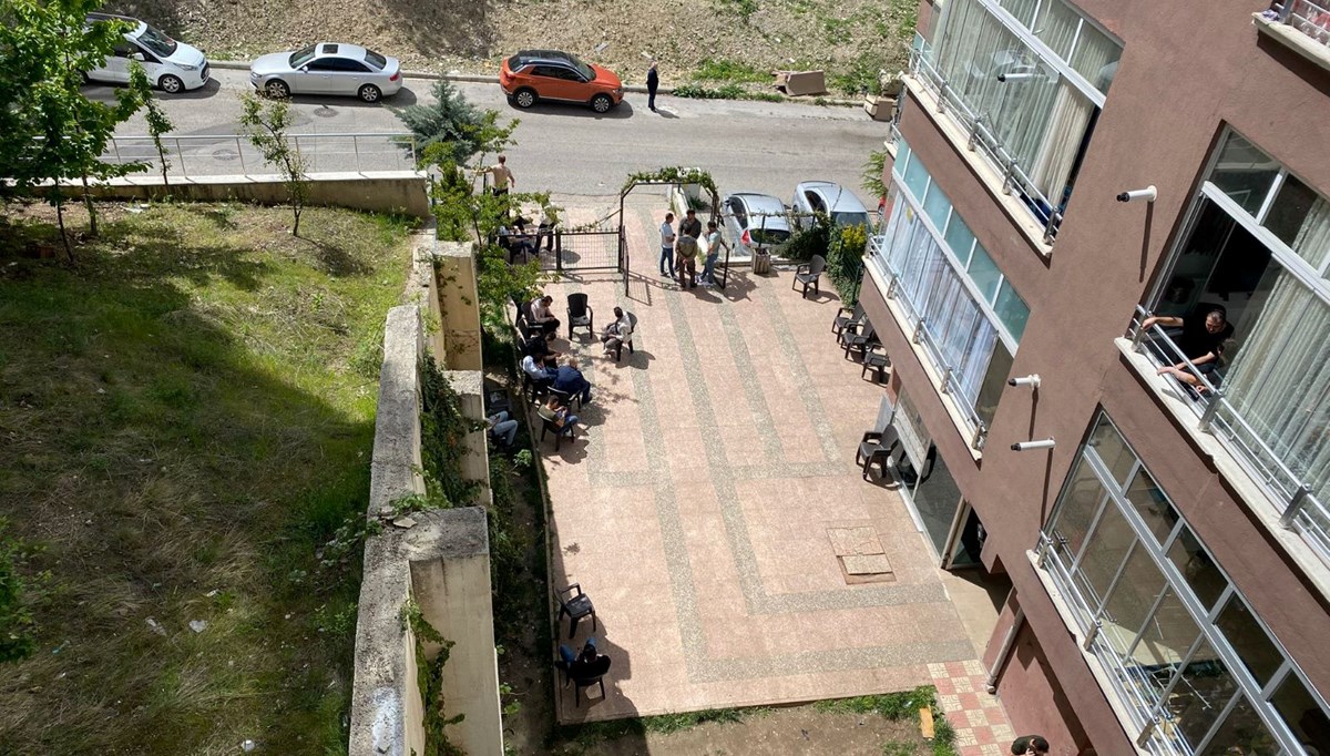 35 yıllık eşini öldürdü