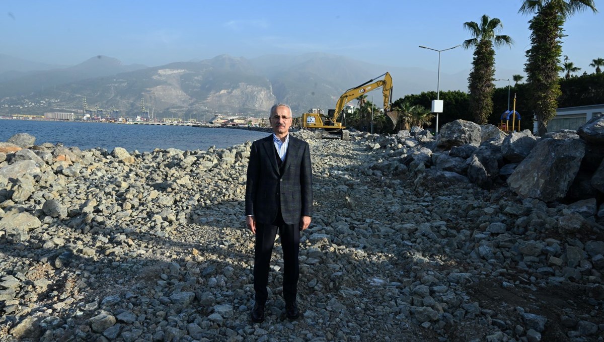 Abdulkadir Uraloğlu: Ulaşım yatırımlarında öncelik Deprem Bölgesi