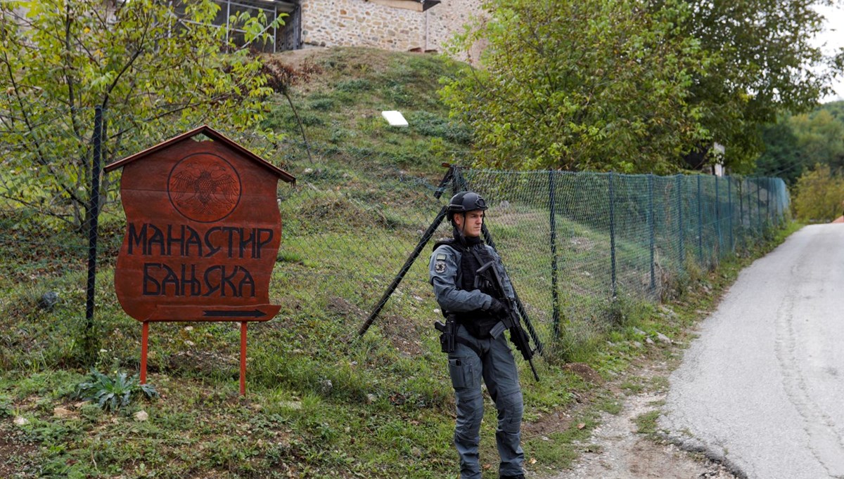 Kosovalı polisin ölümüyle sonuçlanan olayları üstlenen Radoicic, Sırbistan'da gözaltına alındı Kosovalı polisin ölümüyle sonuçlanan olayları üstlenen Radoicic, Sırbistan'da gözaltına alındı
