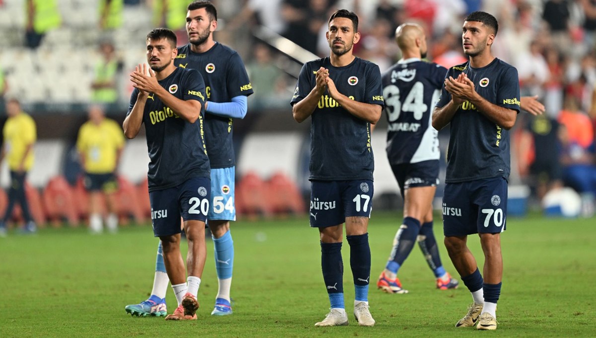 Fenerbahçe'nin 230 milyon liralık transferi Mourinho'nun gözüne giremedi: Sadece 22 dakika! Fenerbahçe'nin 230 milyon liralık transferi Mourinho'nun gözüne giremedi: Sadece 22 dakika!
