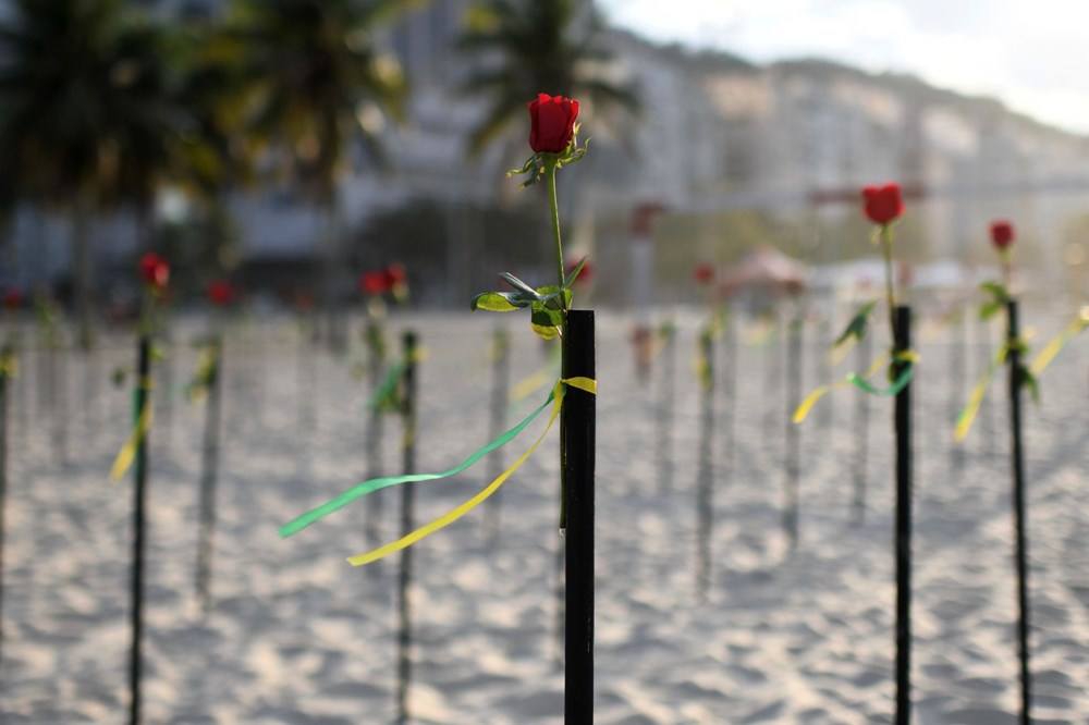 500 roses in memory of 500 thousand people - 3