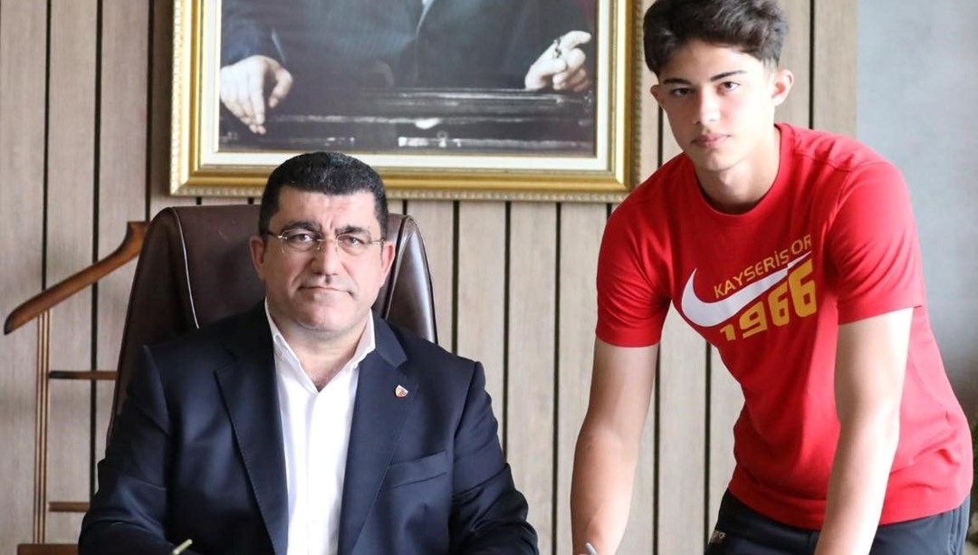 Kayserispor'da Kayra profesyonel oldu