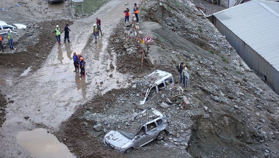 Artvin'de sel: 1 kişi hayatını kaybetti, 3 kişi kayıp