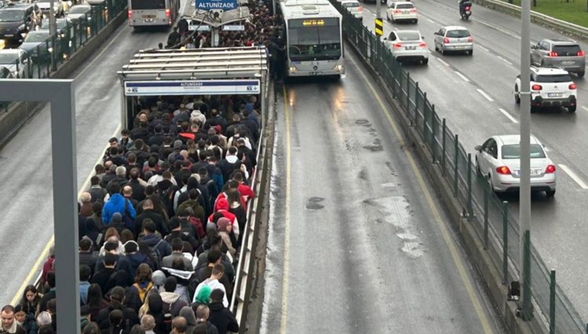 İstanbul trafiğine yağmur engeli