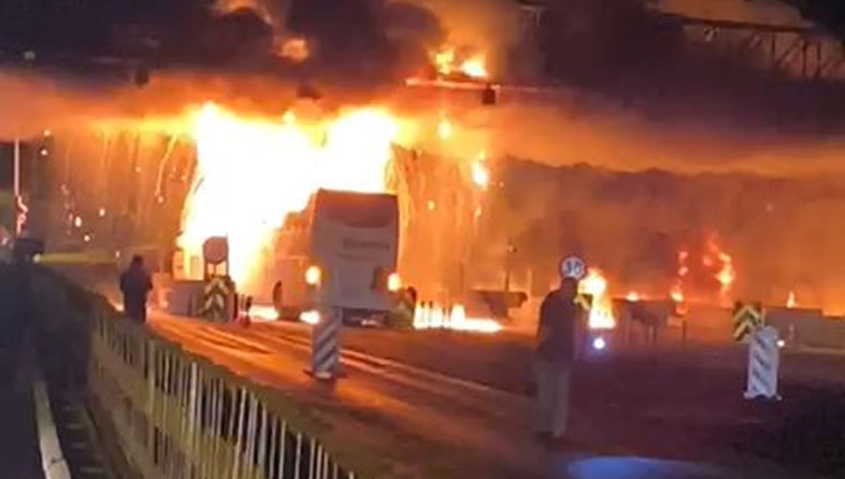 Gişelerde beton bariyere çarpan yolcu otobüsü alev aldı: 6 yaralı