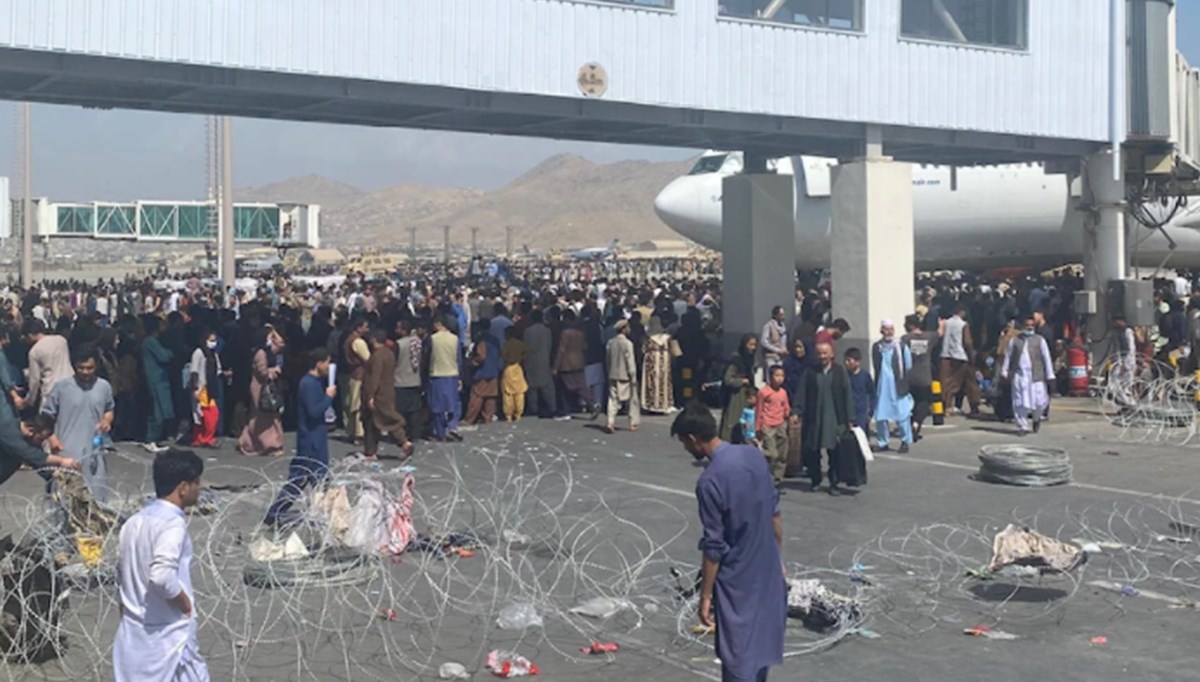 Afganistan'da son durum: Kabil Havalimanı'ndaki arbedede ölenlerin sayısı 7'ye yükseldi