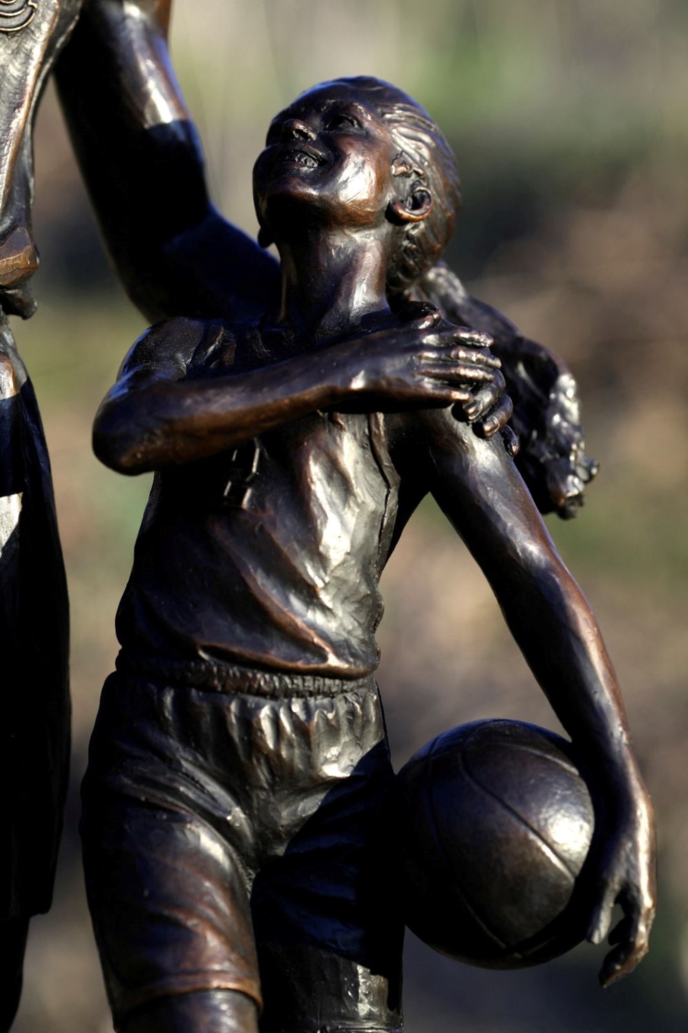 Kobe Bryant ile kızının heykeli öldükleri yere dikildi - 8