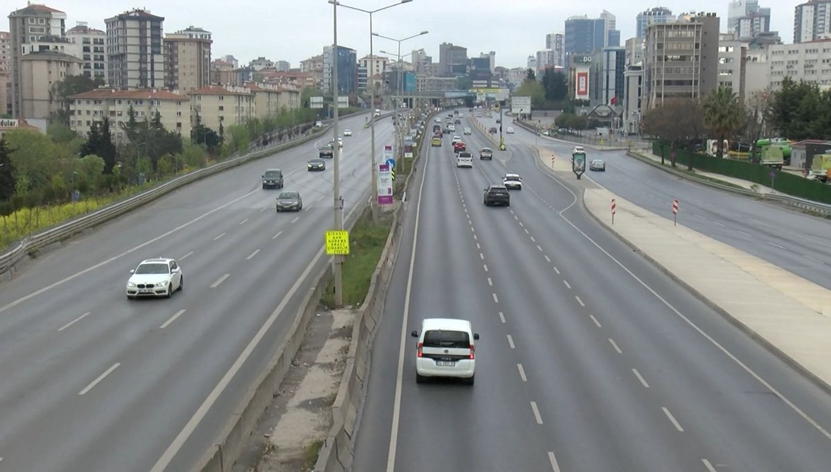 Bayramın ilk gününde yollar boş kaldı