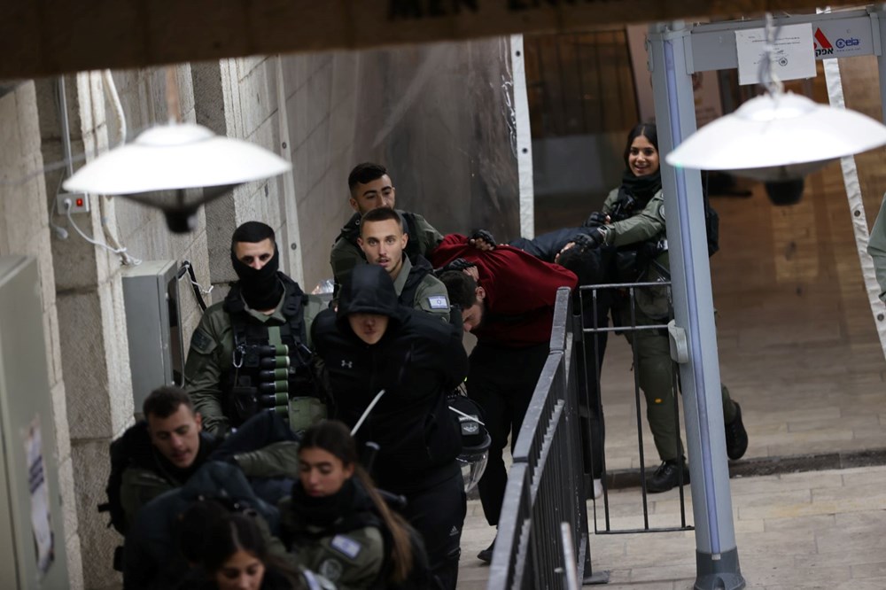 İsrail polisinden Mescid-i Aksa'ya baskın - 16