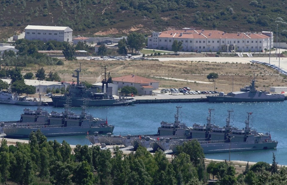 Foça'daki askeri üsse operasyon: 201 gözaltı - 2