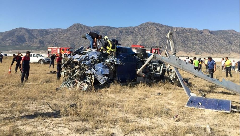 Denizli'de yangın söndürme helikopteri düştü: 2 ölü, 5 yaralı