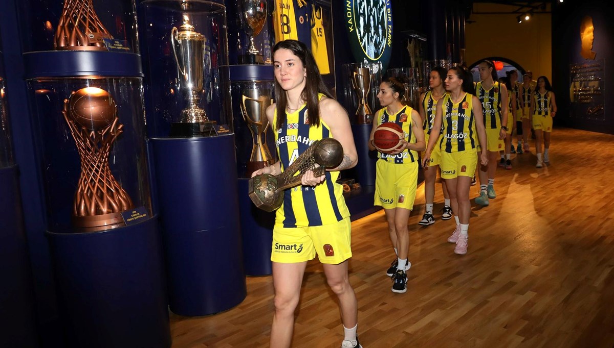Fenerbahçe'nin FIBA Kadınlar Avrupa Ligi kupası müzesinde